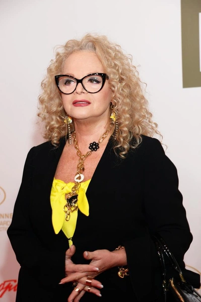 Лариса Долина | www.starhit.ru