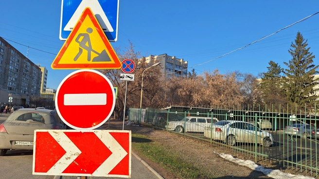 В Кургане очередной перекресток закрывают на несколько дней для ремонта водопровода | Источник: Александр Лисихин / 45.RU / Архив
