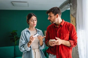 «Муж не хочет говорить, сколько зарабатывает. О каком партнерстве в отношениях может идти речь?»