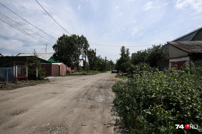 В основном, здесь небольшие коттеджи, огороды и узкие улочки | Источник: Наталья Лапцевич