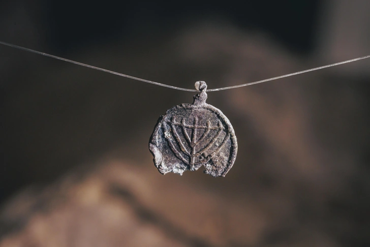 Евреям было запрещено въезжать в Иерусалим в VIII веке. Один из них нарушил запрет — посмотрите, что он привез с собой Евреям было запрещено въезжать в Иерусалим в VIII веке. Один из них нарушил запрет — посмотрите, что он привез с собой