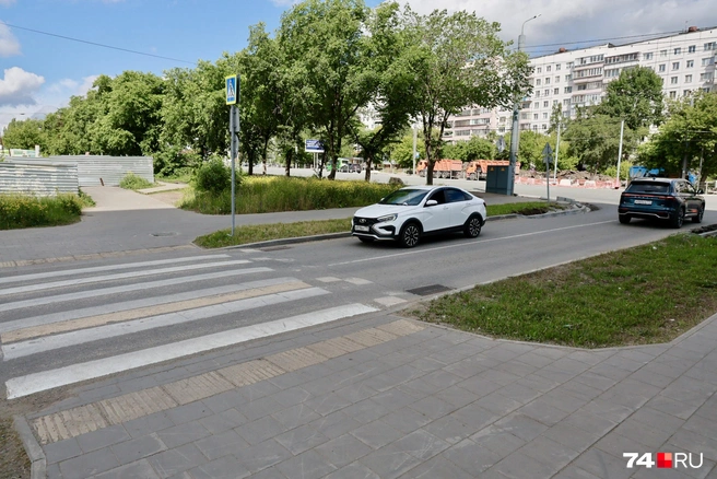 На перекрестке с Наркома Малышева пешеходный переход перенесут ближе к дороге | Источник: Наталья Лапцевич