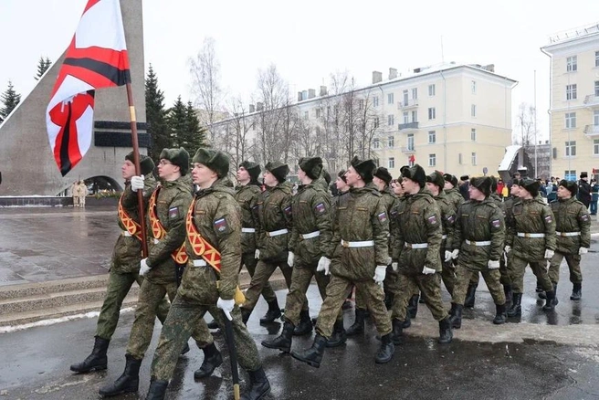 В параде участвовали курсанты военно-учебного центра САФУ | Источник: администрация Архангельска