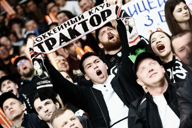 Самым преданным болельщикам «Трактора» надо серьезно постараться, чтобы попасть на центральные матчи любимой команды | Источник: Наталья Лапцевич / 74.RU