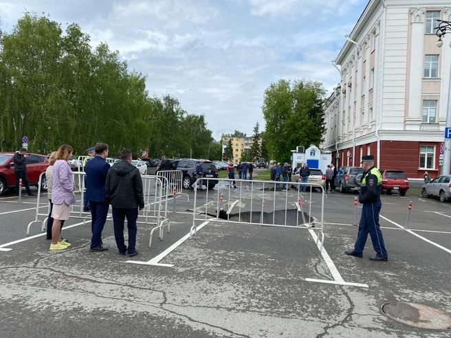 Полицейские огородили место ЧП | Источник: Ирина Господаренко / NGS22.RU