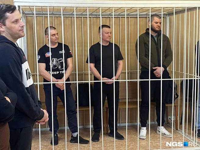 Слева направо: бывшие оперативник Игорь Юшин, начальник ОЭБиПК «Новосибирский» Анатолий Семёнов, старший оперативник Андрей Мельников, оперативник Алексей Пирский | Источник: Павел Тиунов / NGS.ru