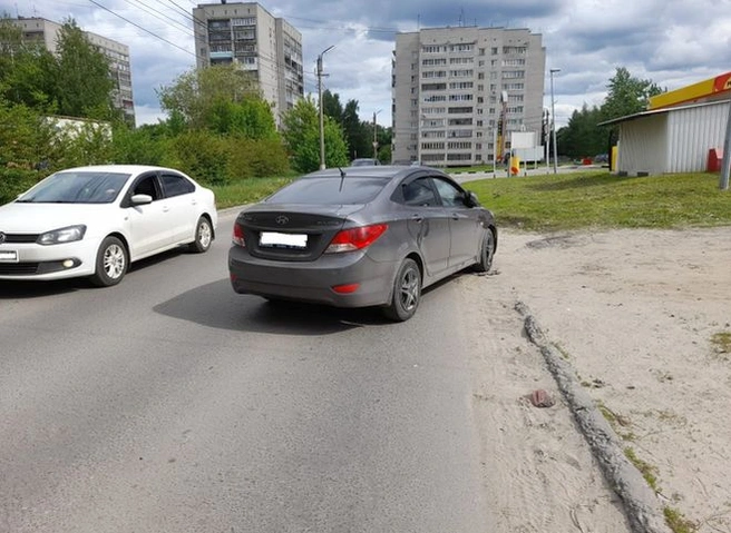 На улице Бирюзова Hyundai сбил 17-летнюю девушку | ya62.ru