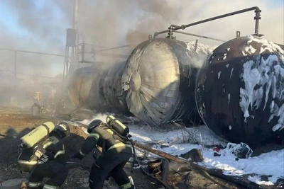 Крупный пожар на нефтебазе в Оренбурге ликвидирован