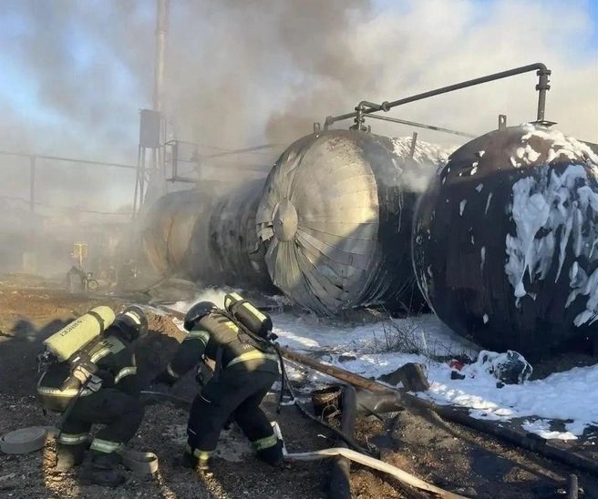 В Оренбурге на улице Донгузской горела нефтебаза | Источник: ГУ МЧС России по Оренбургской области