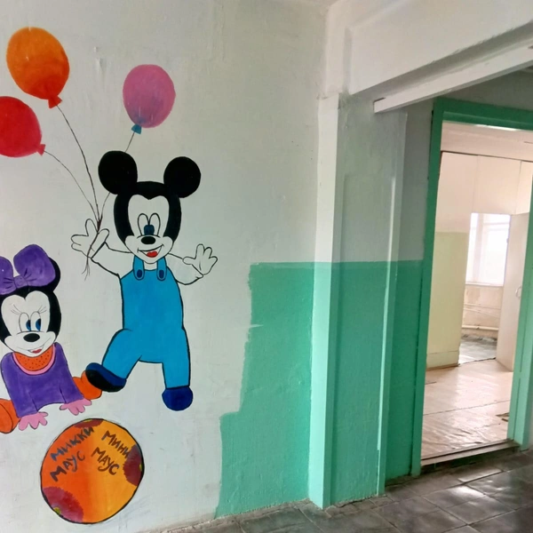 На стенах здесь остались детские рисунки | Источник: torgi.gov.ru