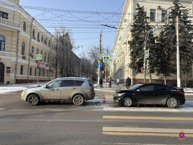Женщина из автомобиля Hyundai получила травмы и была госпитализирована | Источник: ГУ МВД России по Волгоградской области