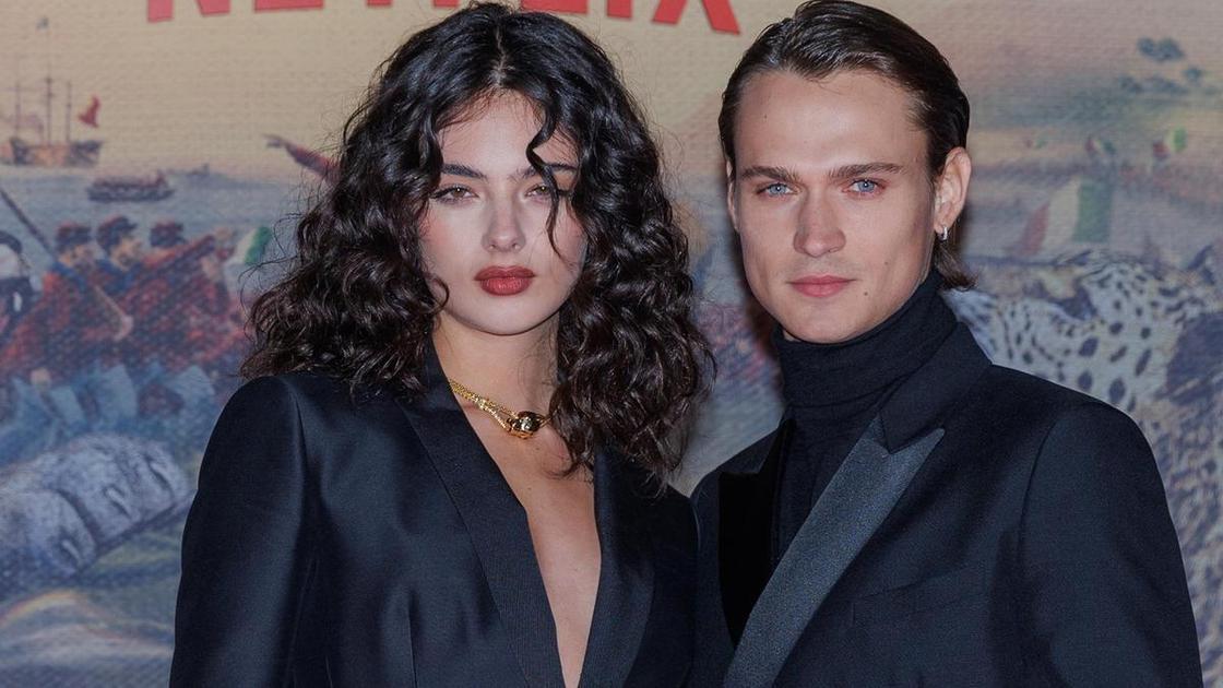 Эта пара обещает стать самой красивой в мире: 25 фото Девы Кассель и Сола Нанни