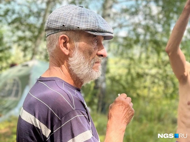 Сергей Иванович живет вдали от людей и суеты давно и знает много интересных историй | Источник: Настасья Медведева / NGS.RU