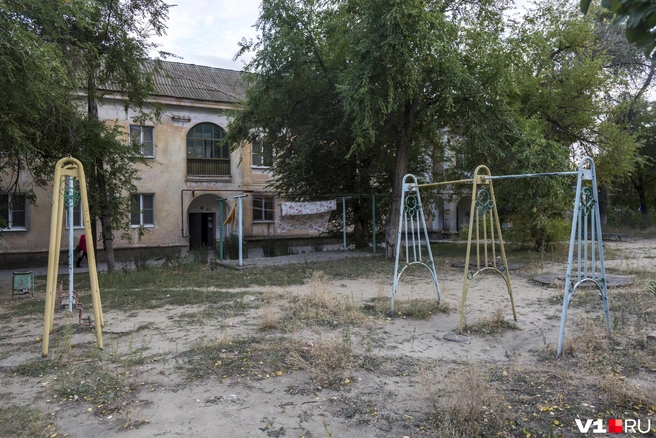 Сейчас, к сожалению, убранство двора пришло в упадок | Источник: Константин Завриков / V1.RU