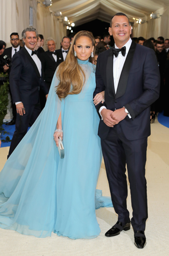 Не смогли: звезды, не осилившие дресс-код MET Gala 2017