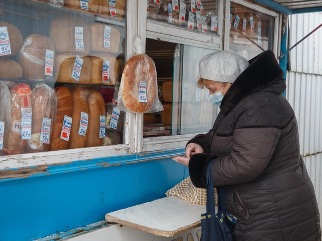 Стоимость хлебобулочных изделий в Волгограде колеблется от 30 до 100 рублей в зависимости от вида и производителя. | Источник: Алексей Волхонский / V1.RU