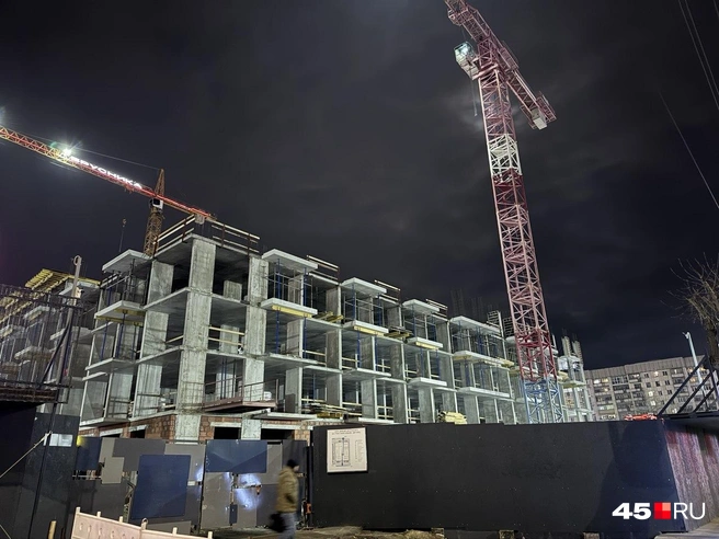 Возведен у дома четверый этаж | Источник: Юлия Король / 45.RU