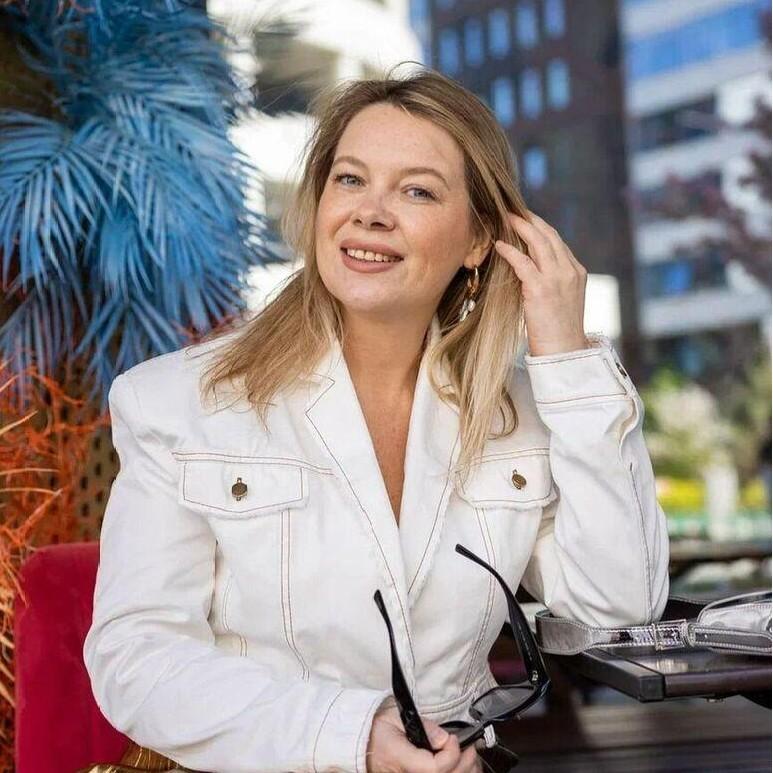 <p>Юлия Метелева</p>