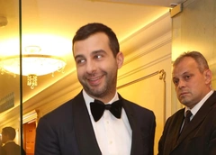 Арендуют помещение в престижном районе Парижа: какой бизнес во Франции ведут Иван Ургант и его жена?