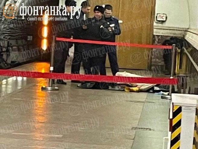 Человек оказался на рельсах на «Площади Восстания» | Источник: Читатель «Фонтанки»