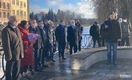 Ангел попутал. Как Александр Беглов памятник открывал