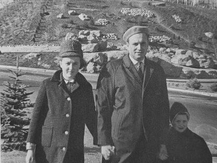 Ноябрь 1967 года. Вид напротив горельефа, установленного в память о стачке 1902 года. | Источник: pastvu.com