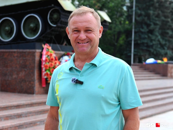 На улице мы встретили депутата Пермской гордумы Алексея Оборина. Он с удовольствием ответил на наши вопросы | Источник: Ирина Тропина / 59.RU 