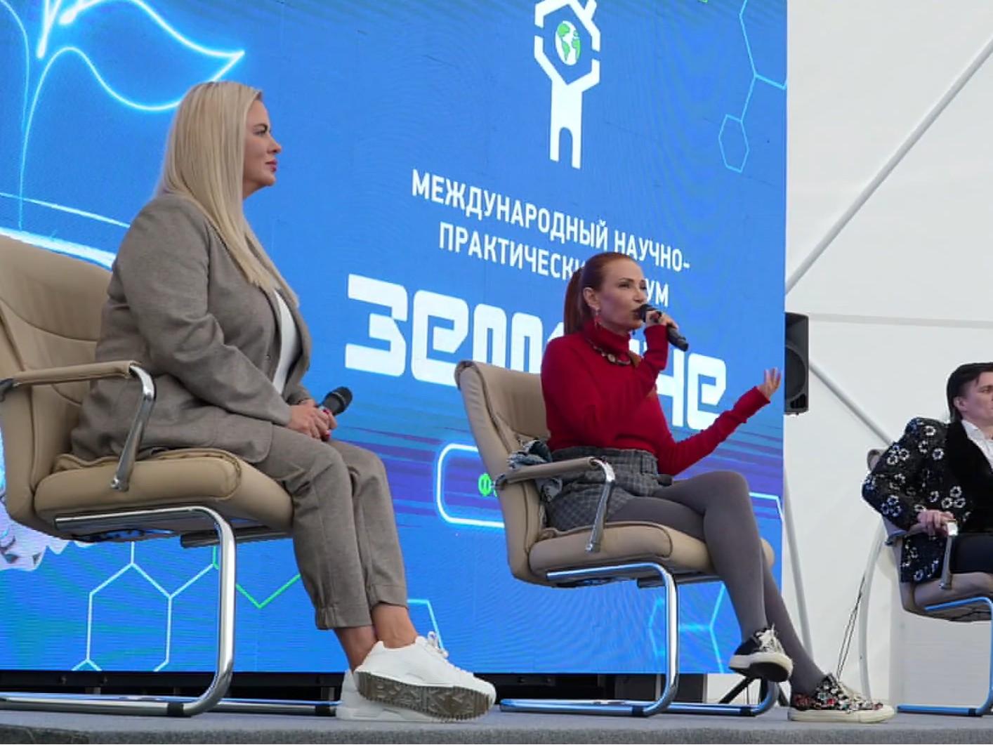 «Тело в любом возрасте манкое»: о чем говорили со студентами звездные гости форума в Архангельске