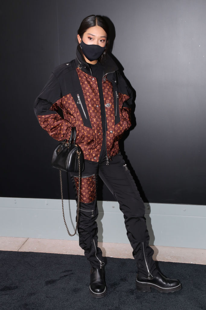 Тотал-лук и ботинки на платформе: диджей Пегги Гу на показе Louis Vuitton