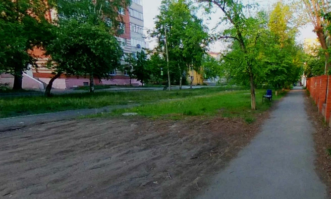 Так выглядит пространство на улице Смирных, неподалеку от городского бора и «Белого рынка». Оно набрало меньше голосов, поэтому пока не вошло в число территорий для благоустройства | Источник: gosuslugi.ru
