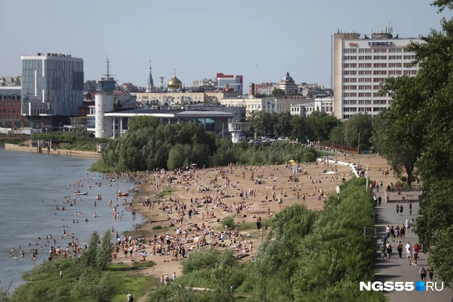 Работы на Центральном пляже начались еще в прошлом году | Источник: Евгений Софийчук / NGS55.RU