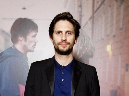 Слухи об измене Варнаве со звездой «Слово пацана», роман с американкой, уход из МХТ и отъезд Александра Молочникова