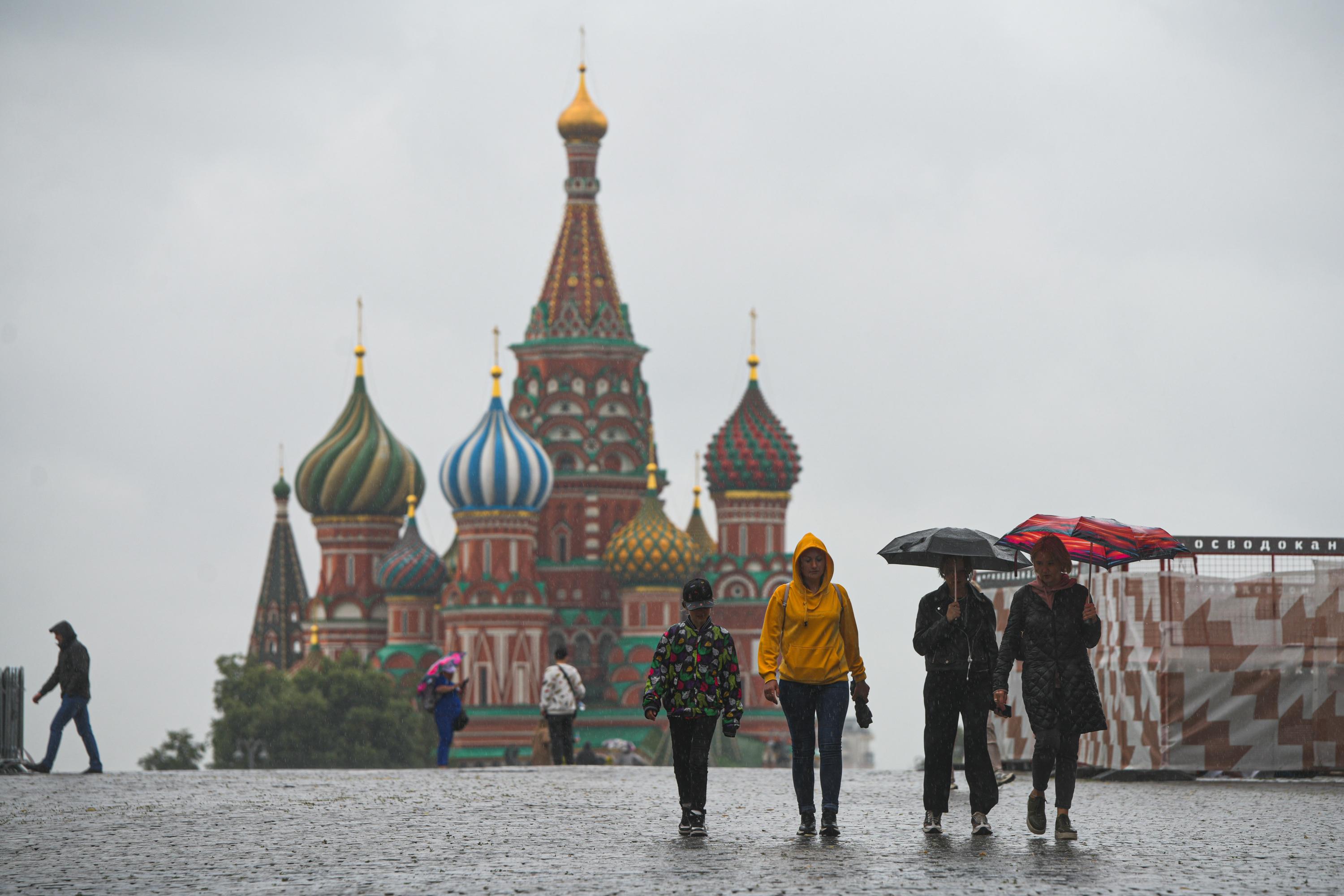 Мощный ливень в Москве, в столице залило станции метро и улицы, Красная  площадь после дождя, последствия непогоды в Москве - 18 июля 2023 - МСК1.ру