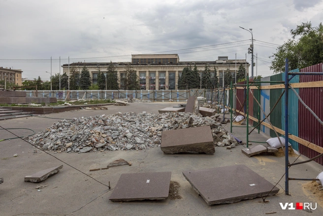 Гранитные плиты, как требуется контрактом, промаркированы | Источник: Константин Завриков / V1.RU