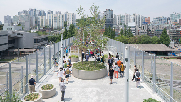 Реновация по-корейски: в Сеуле старую эстакаду переделали в пешеходную зону