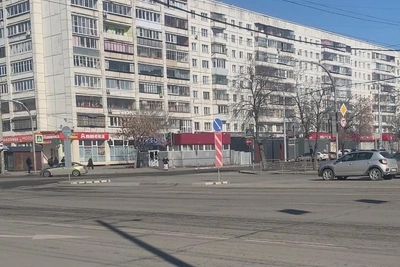 Бесполезный островок на Комсомольском: ответ мэрии