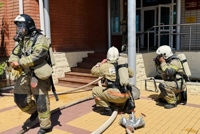 Пожарные МЧС ликвидировали возгорание в здании Управления судебного департамента