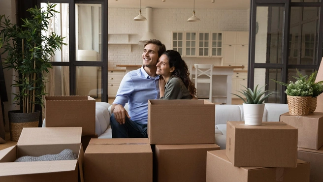 Почти 16 тысяч неипотечных сделок с недвижимостью заключили жители СЗФО с помощью сервисов Сбера | Источник: fizkes/istockphoto