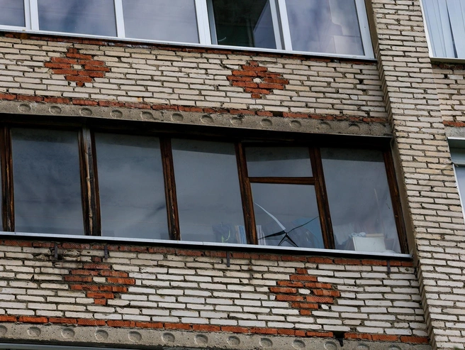 В администрации Волжского сообщили о повреждении остекления в пострадавшей квартире. | Источник: Артем Устюжанин / MSK1.RU