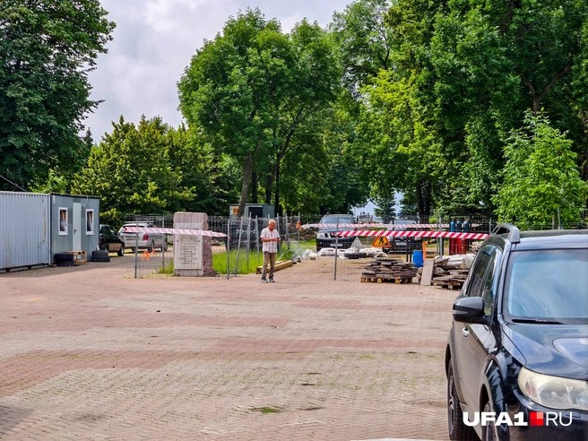 Многие архитектурные формы огорожены | Источник: Булат Салихов / UFA1.RU