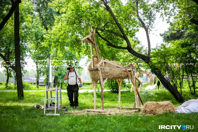 Через несколько дней эта фигура стала готовой скульптурой | Источник: Ксения Филимонова / «ИрСити»