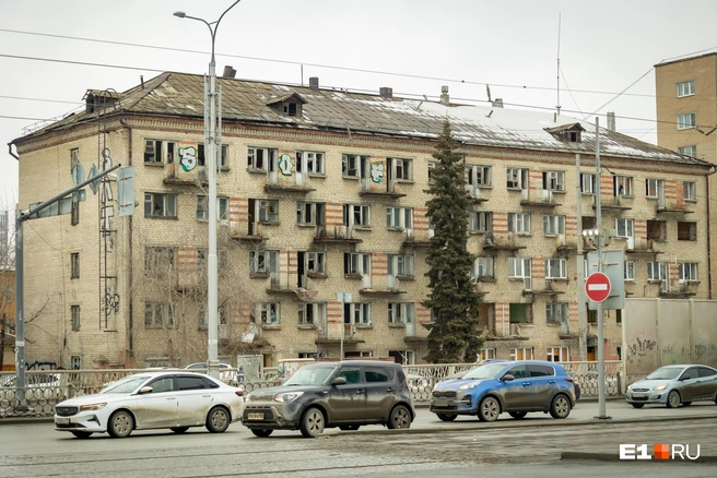 В это время года, пока еще ничего не расцвело, город становится особенно унылым | Источник: Владислав Лоншаков / E1.RU