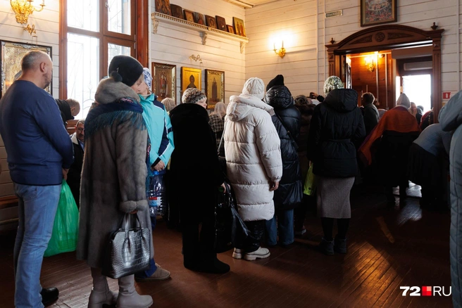 Народу было немало, в основном взрослые люди и пенсионеры | Источник: Ирина Шарова / 72.RU
