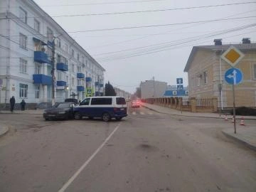В Ельце при аварии двух иномарок пострадал пассажир | Источник: 48.xn--b1aew.xn--p1ai