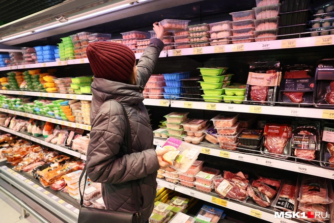 Тоже выбираете подешевле и внимательно изучаете сроки хранения? Поздравляем, вы не одиноки | Источник: Артем Устюжанин / MSK1.RU