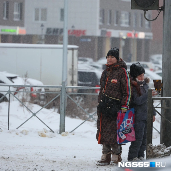 В этом образе нет ничего лишнего, яркие пакеты лишь дополняют картинку | Источник: Евгений Софийчук / NGS55.RU