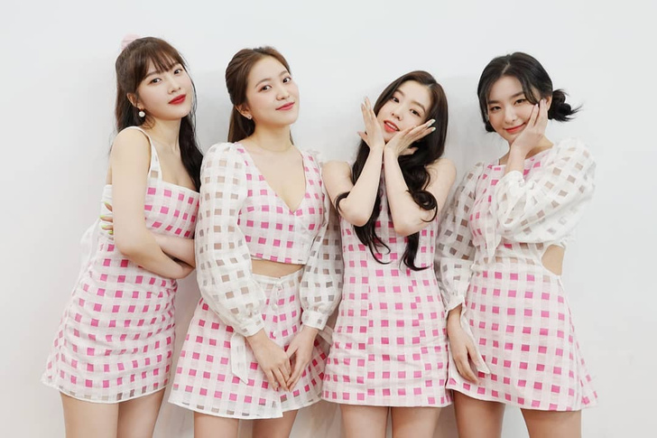 Фото №11 - The best: 10 k-pop групп, которых стэнит президент Южной Кореи