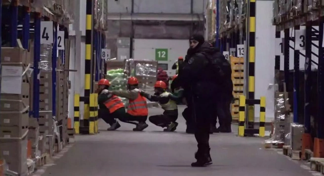 После гибели покупателя в «Перекрестке» в Петербурге полиция устроила масштабную проверку | Источник: ГУ МВД РФ по СПб и ЛО