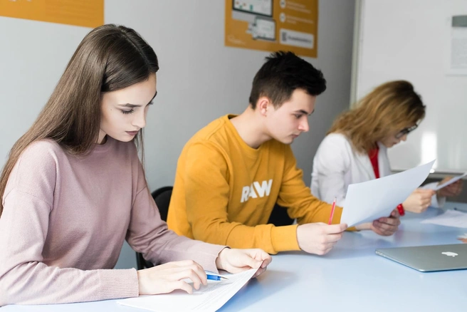 В центре работают преподаватели, которые сами проверяют экзаменационные работы | Источник: «Единый центр подготовки к ЕГЭ и ОГЭ»