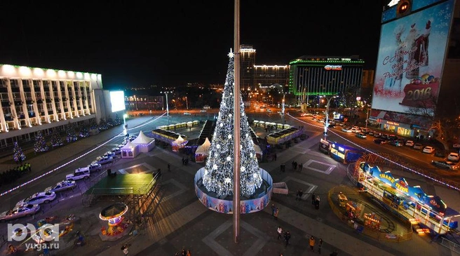 Новогодняя ярмарка, 2022 год  | Источник: Елена Синеок, ЮГА.ру